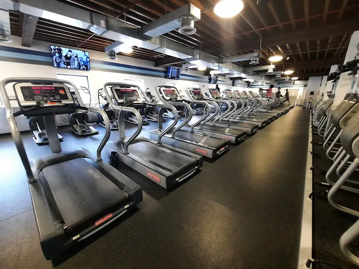 Crunch Fitness - Crown Heights Picture 2