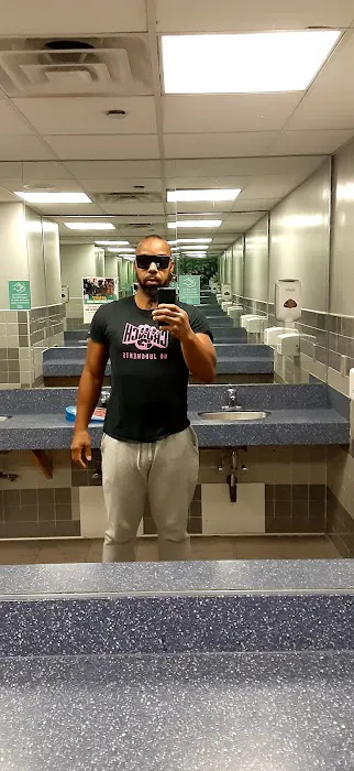 Crunch Fitness - Crown Heights Picture 3