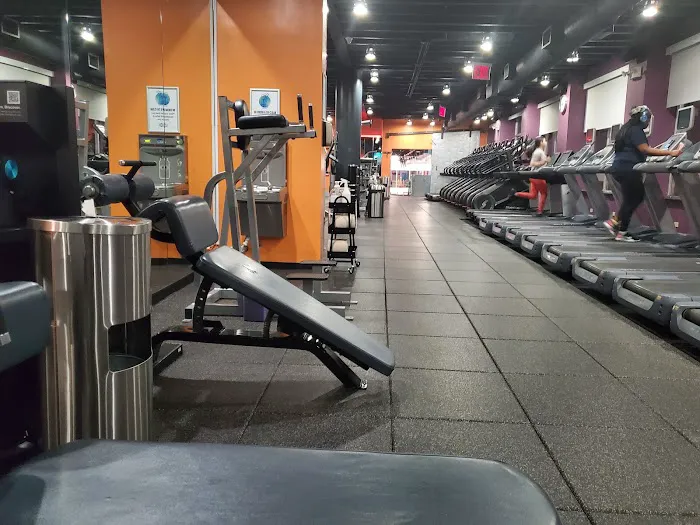 Crunch Fitness - Park Slope Picture 4