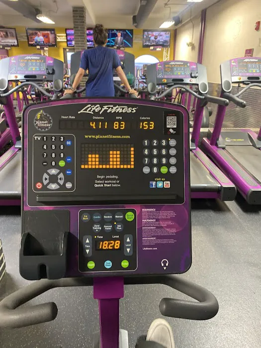 Planet Fitness Picture 6