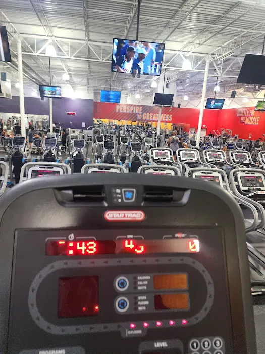 Crunch Fitness - Richmond Glenside Picture 2