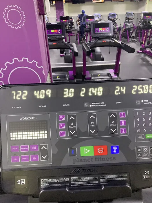 Planet Fitness Picture 9