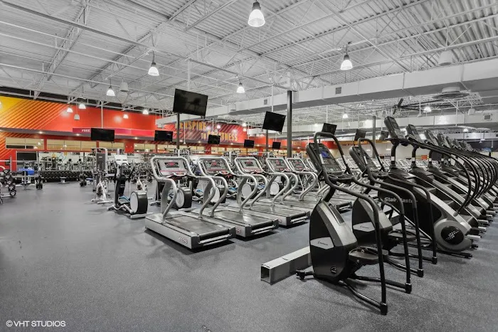 Crunch Fitness - Midlothian Picture 3