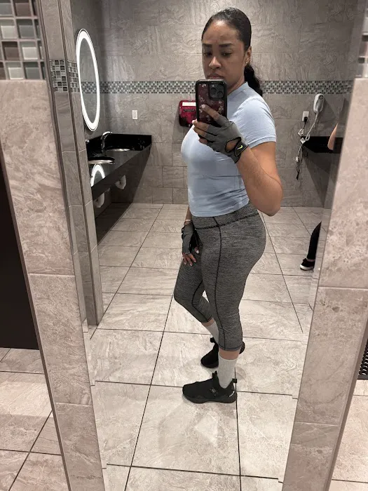 Planet Fitness Picture 7
