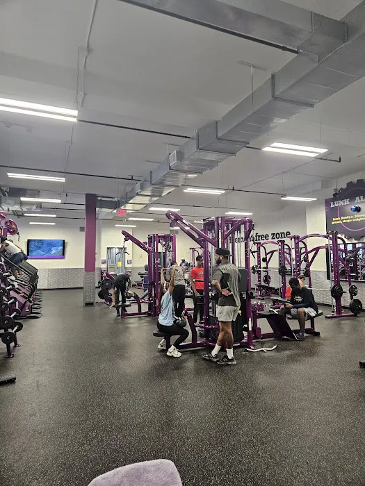 Planet Fitness Picture 1