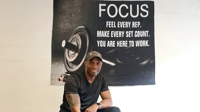 simple body training fitness center Picture 2