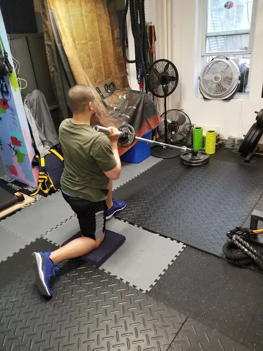 simple body training fitness center Picture 4