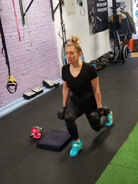 simple body training fitness center Picture 3
