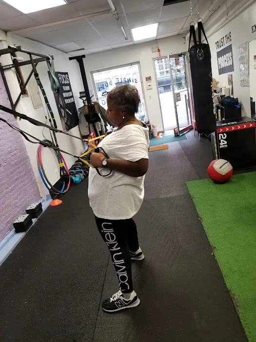 simple body training fitness center Picture 5