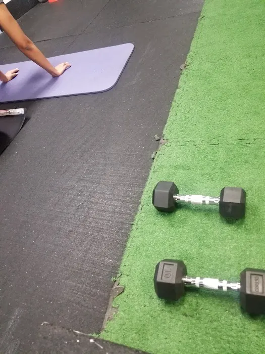 simple body training fitness center Picture 7