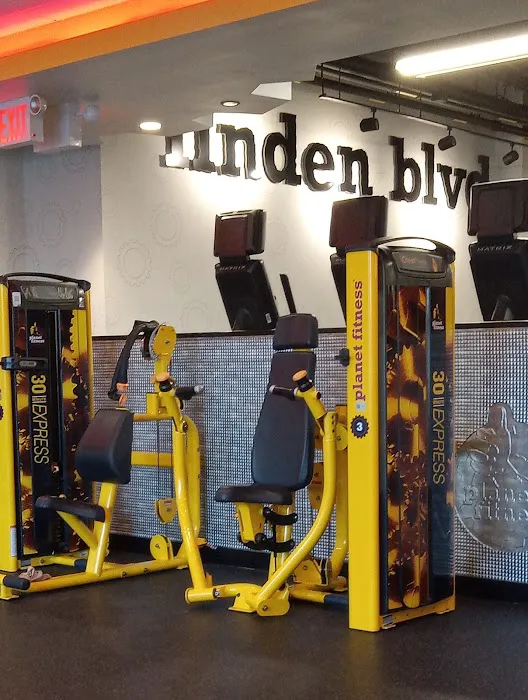 Planet Fitness Picture 7
