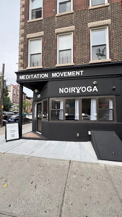 Noir Yoga Picture 3