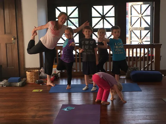 Blue Pearl Yoga Picture 6