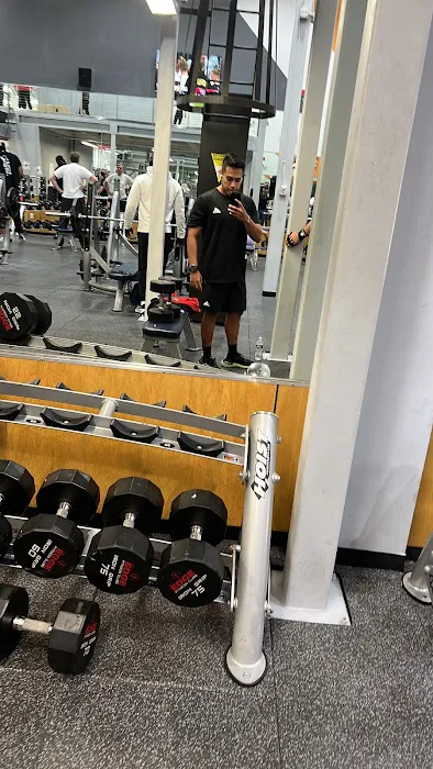 The Edge Fitness Clubs Picture 7
