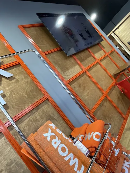 HOTWORX (Shops at Somerset) Picture 7