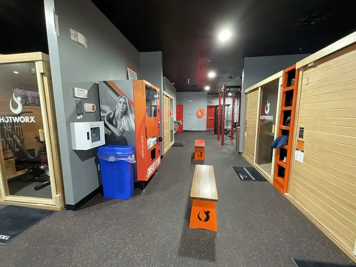 HOTWORX (Shops at Somerset) Picture 10