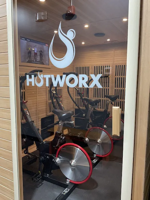 HOTWORX (Shops at Somerset) Picture 1