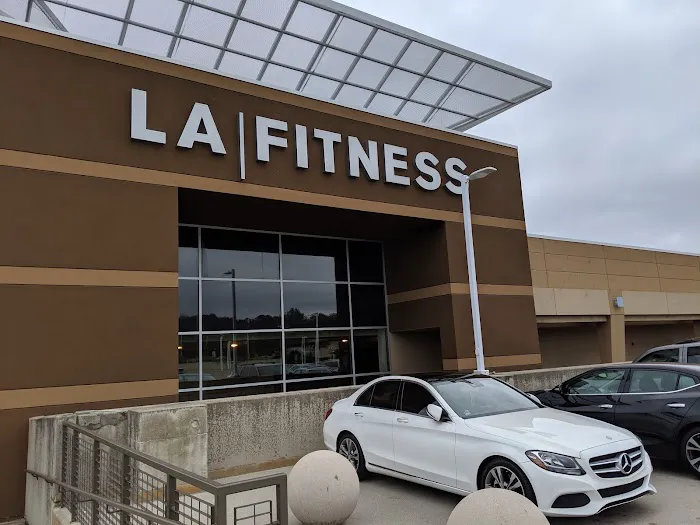 LA Fitness Picture 8