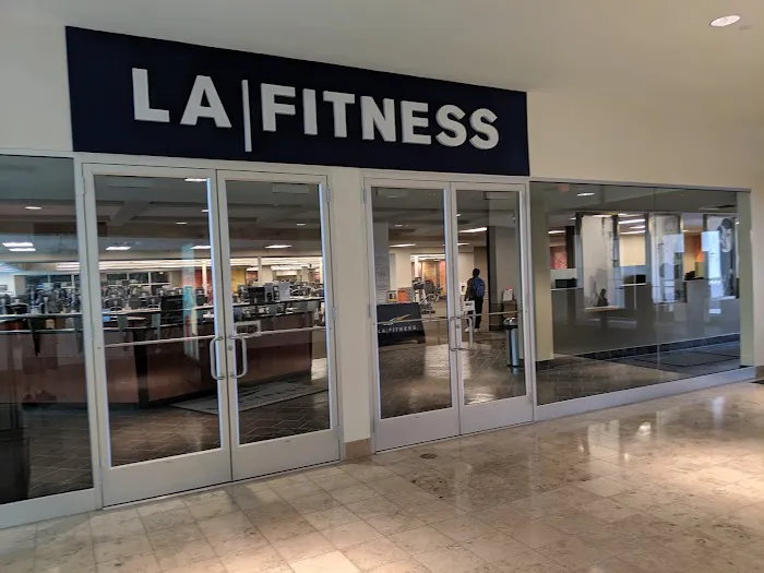 LA Fitness Picture 9