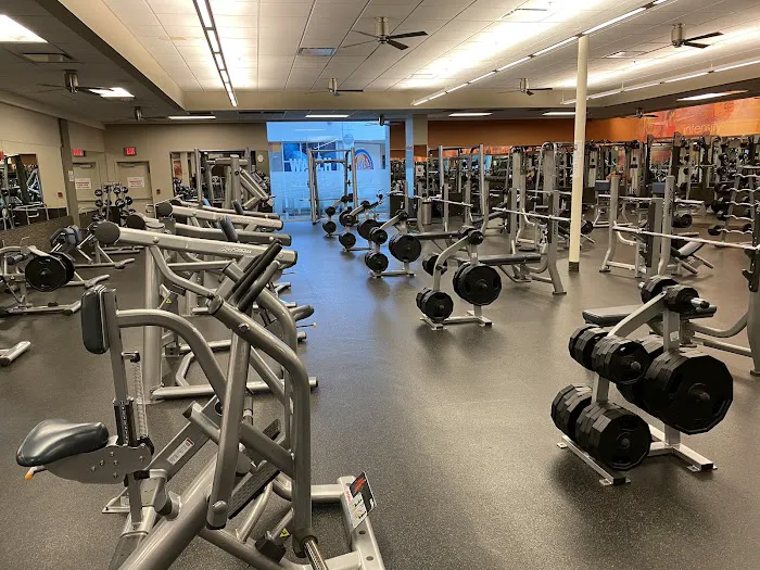 LA Fitness Picture 7