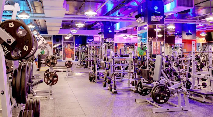 Crunch Fitness - 54th Street Picture 3