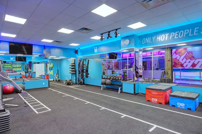 Crunch Fitness - 54th Street Picture 1