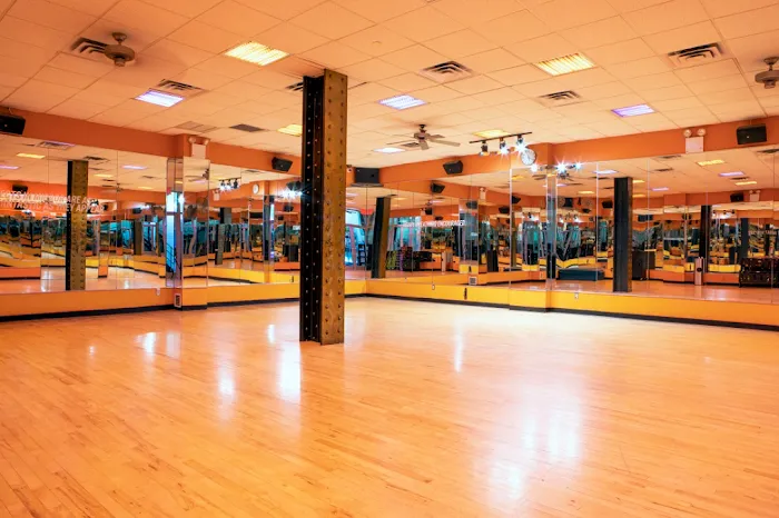Crunch Fitness - 54th Street Picture 9
