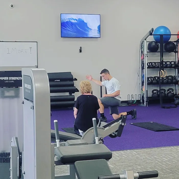 24/7 Fitness Club Picture 4