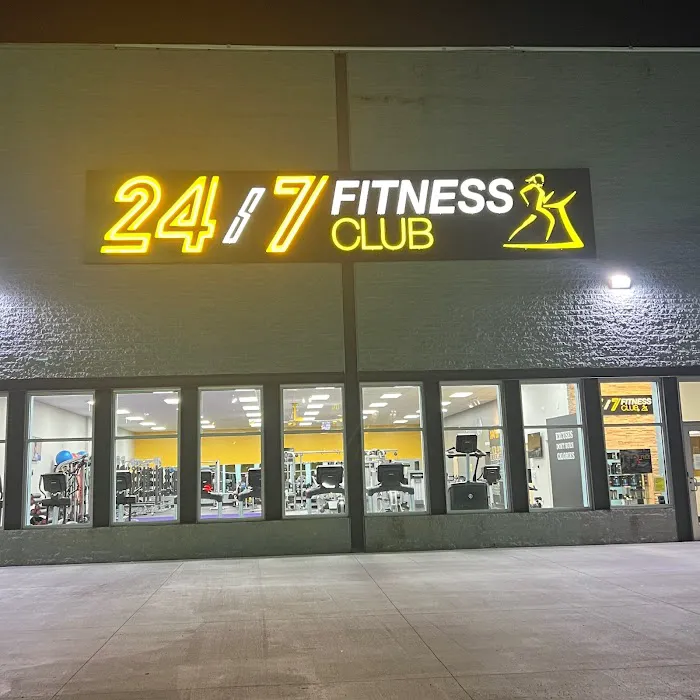 24/7 Fitness Club Picture 9