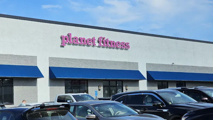 Planet Fitness Picture 10