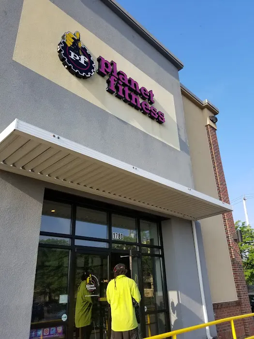 Planet Fitness Picture 9