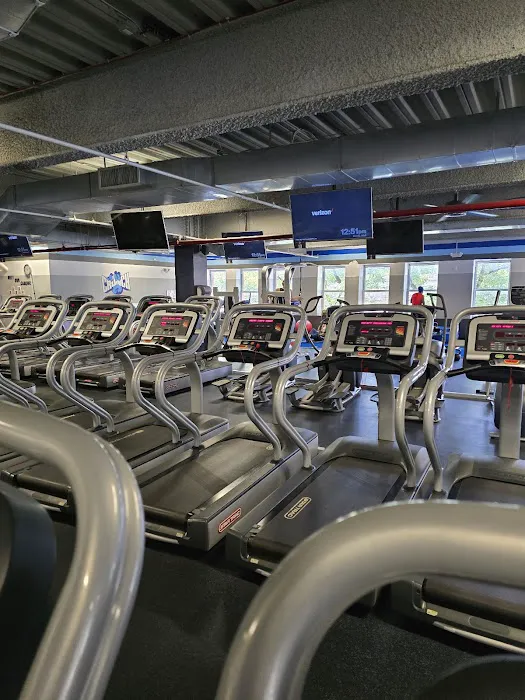Crunch Fitness - Richmond Hill Picture 2