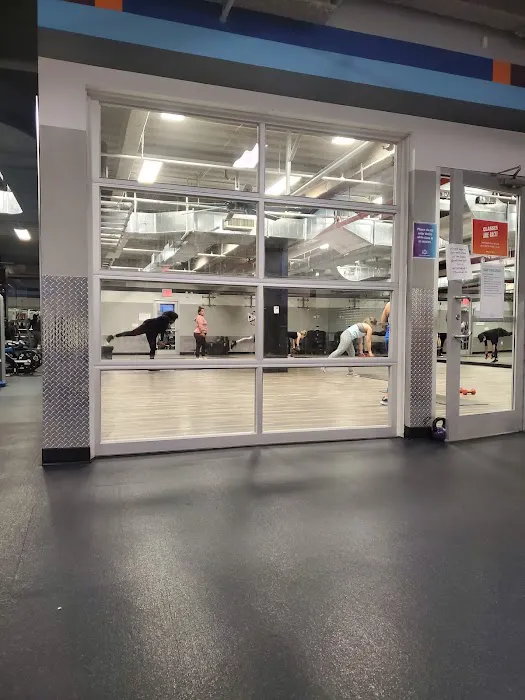 Crunch Fitness - Richmond Hill Picture 9