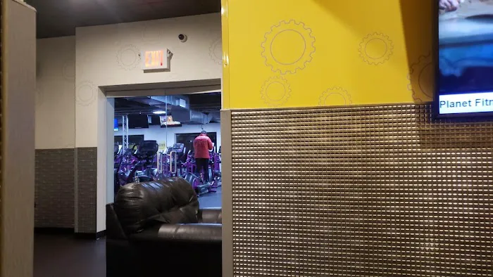 Planet Fitness Picture 9