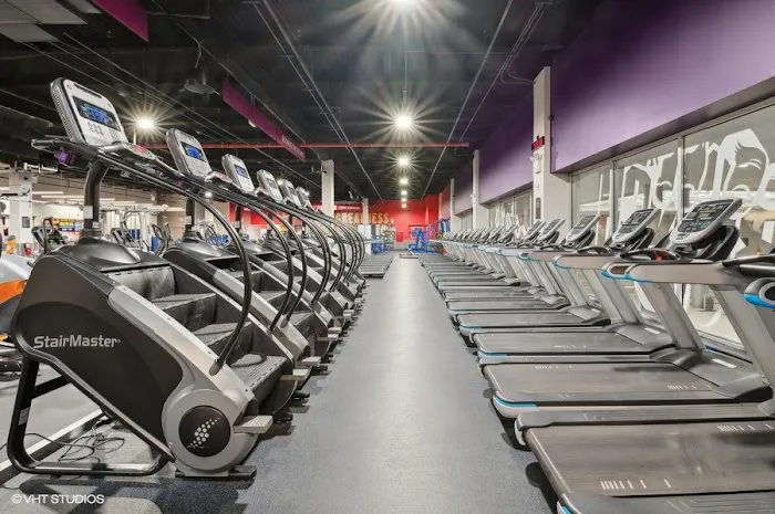 Crunch Fitness - Rochdale Picture 4