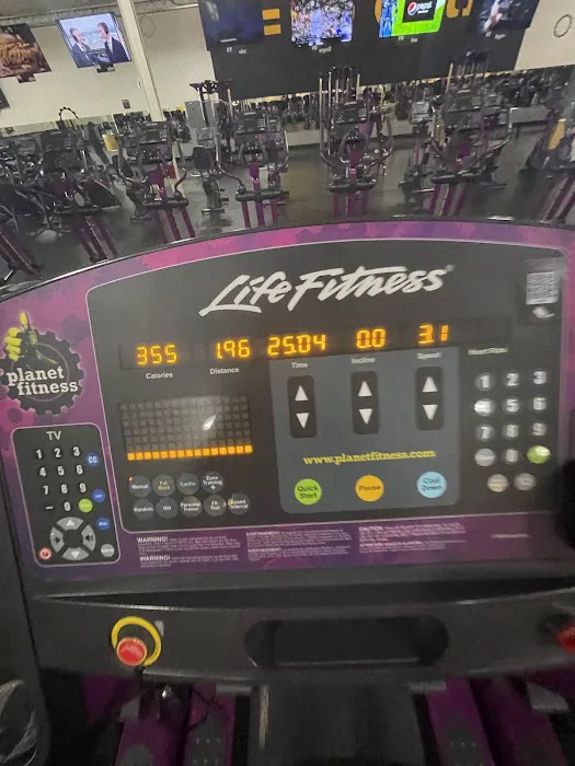 Planet Fitness Picture 10