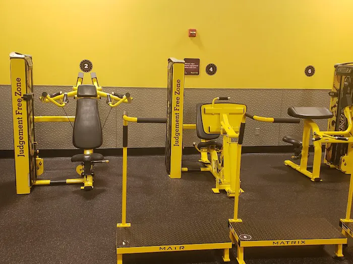 Planet Fitness Picture 9