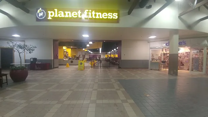 Planet Fitness Picture 6
