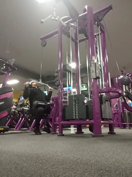 Planet Fitness Picture 9