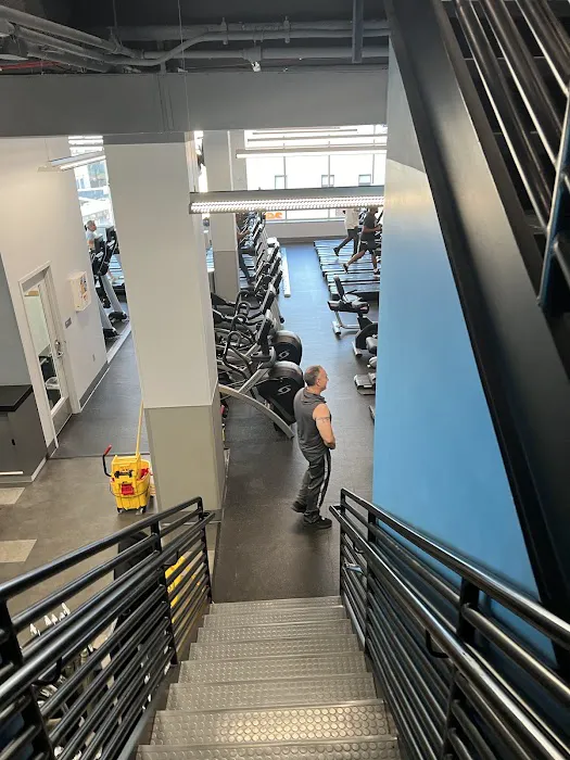 Blink Fitness East Tremont Picture 7