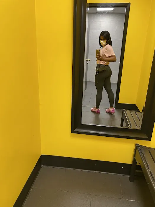 Planet Fitness Picture 10