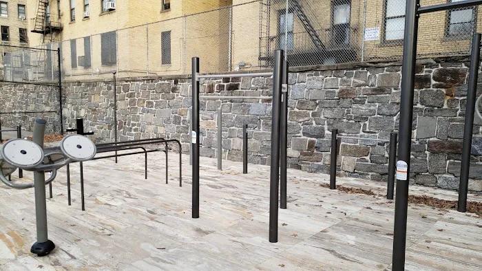 Outdoor Calisthenics Gym at J. Hood Park Picture 3