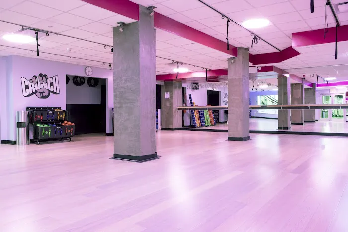 Crunch Fitness - 66th Street Picture 1