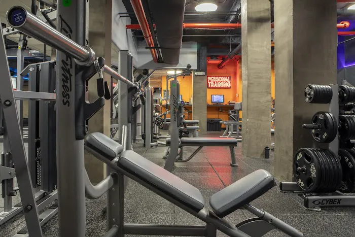Crunch Fitness - 66th Street Picture 3