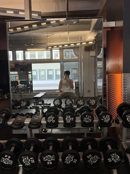 Crunch Fitness - 38th Street Picture 6