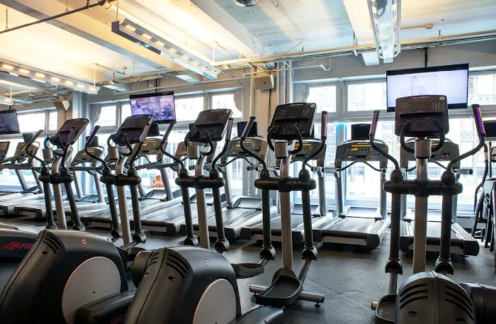 Crunch Fitness - 38th Street Picture 4