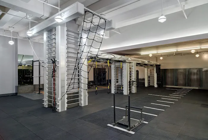 Equinox East 43rd Street Picture 3