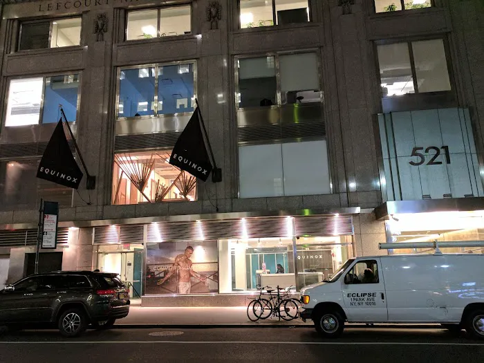 Equinox East 43rd Street Picture 2