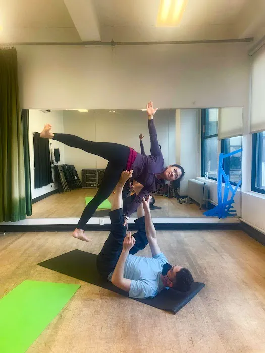 Acroyoga Learning Lab Picture 4