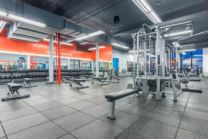 Blink Fitness In The Hub Picture 3